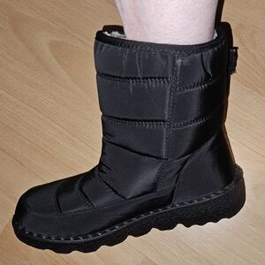 Black Faux Fur Lined New Without Tags Or Box Size 40